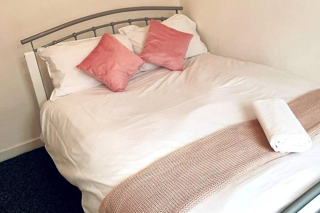 فيلا Comfortable Town House In Coventry City Centre المظهر الخارجي الصورة