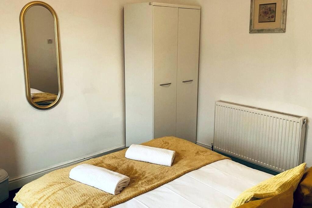 فيلا Comfortable Town House In Coventry City Centre المظهر الخارجي الصورة