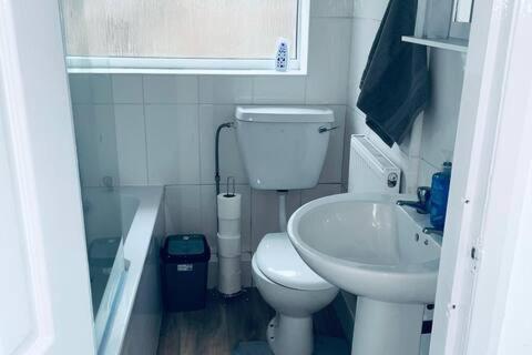 فيلا Comfortable Town House In Coventry City Centre المظهر الخارجي الصورة