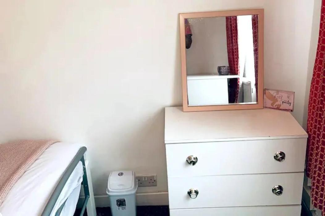 فيلا Comfortable Town House In Coventry City Centre المظهر الخارجي الصورة