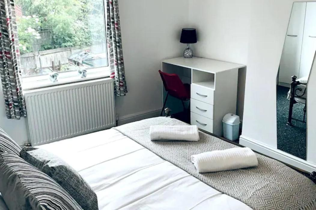 فيلا Comfortable Town House In Coventry City Centre المظهر الخارجي الصورة
